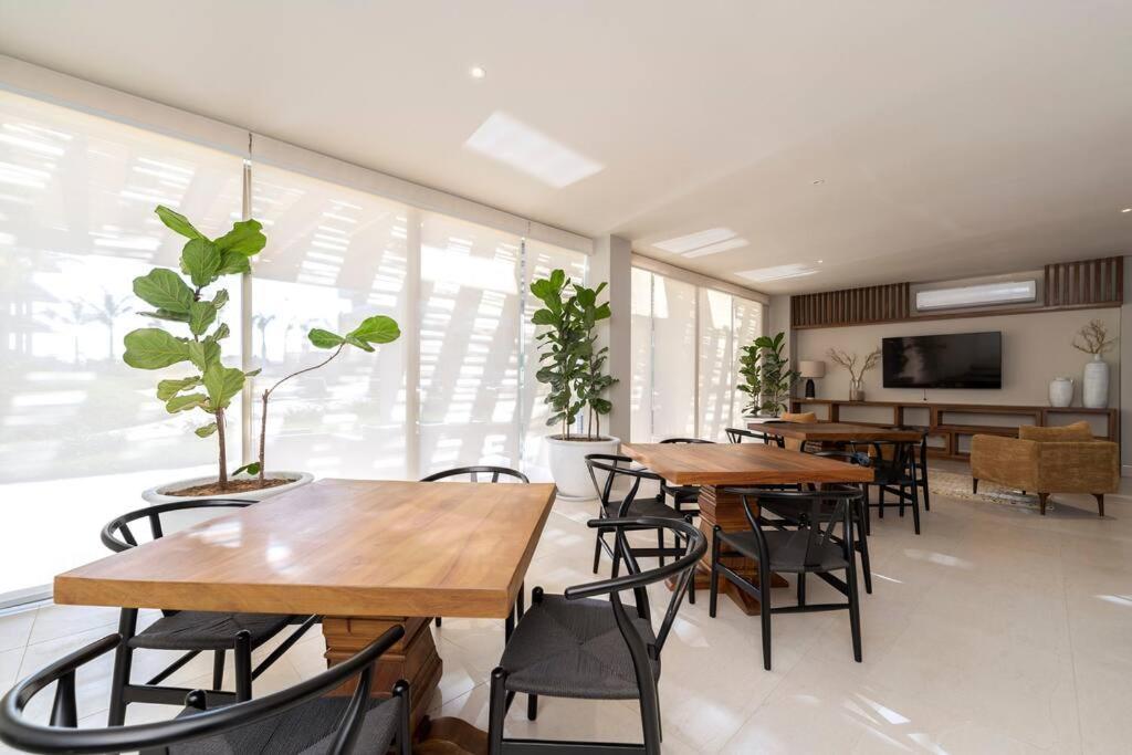 Vista Vela 3 With 3br/3bath *
