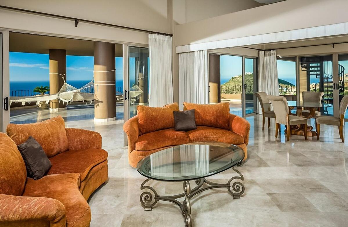 Azure, Cabos Villa *