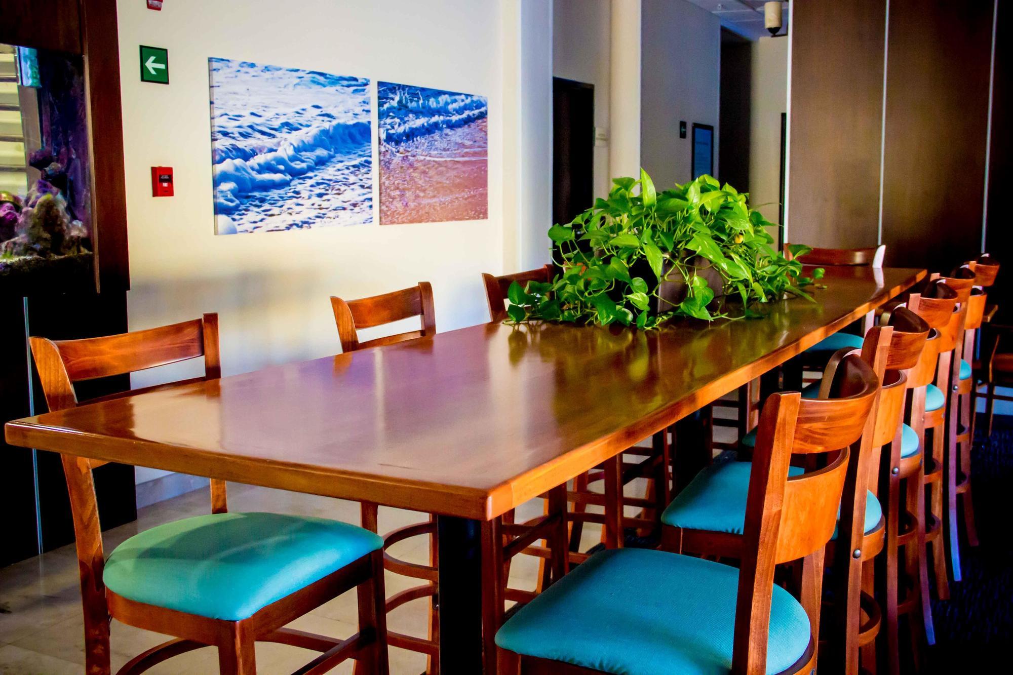 Hotel Fairfield By Marriott Cabos 3*