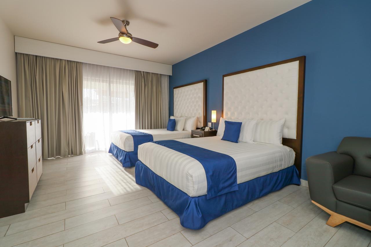 Medano And Hotel Cabo San Lucas