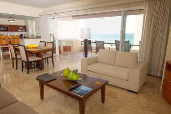 At Cabo And Hotel Cabo San Lucas