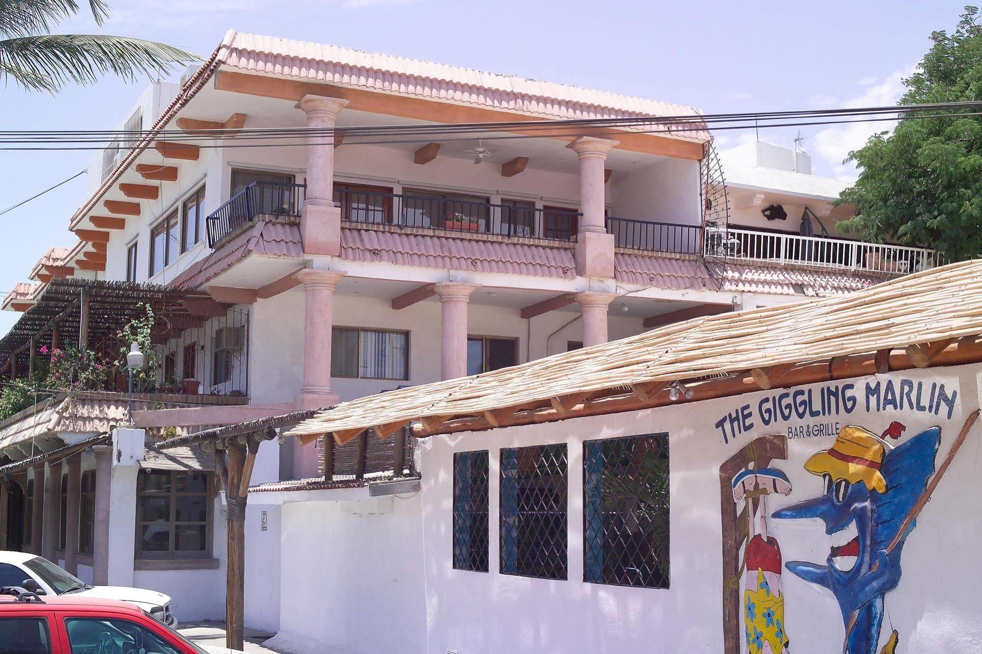 Giggling Marlin Penthouse Hotel 3*