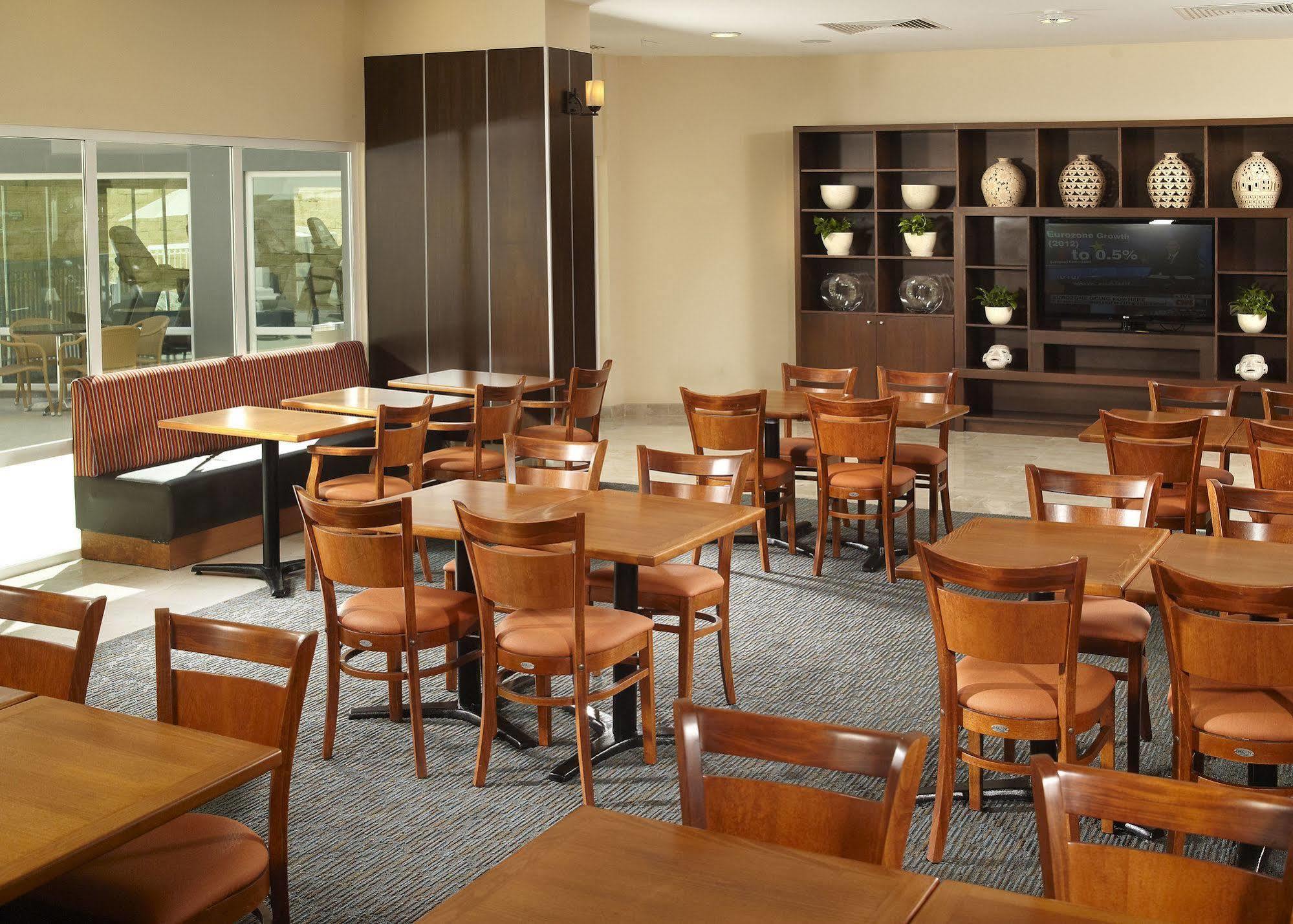 Hotel Fairfield By Marriott Cabos