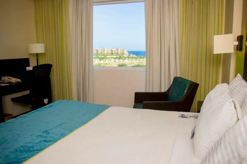 Hotel Fairfield By Marriott Cabos