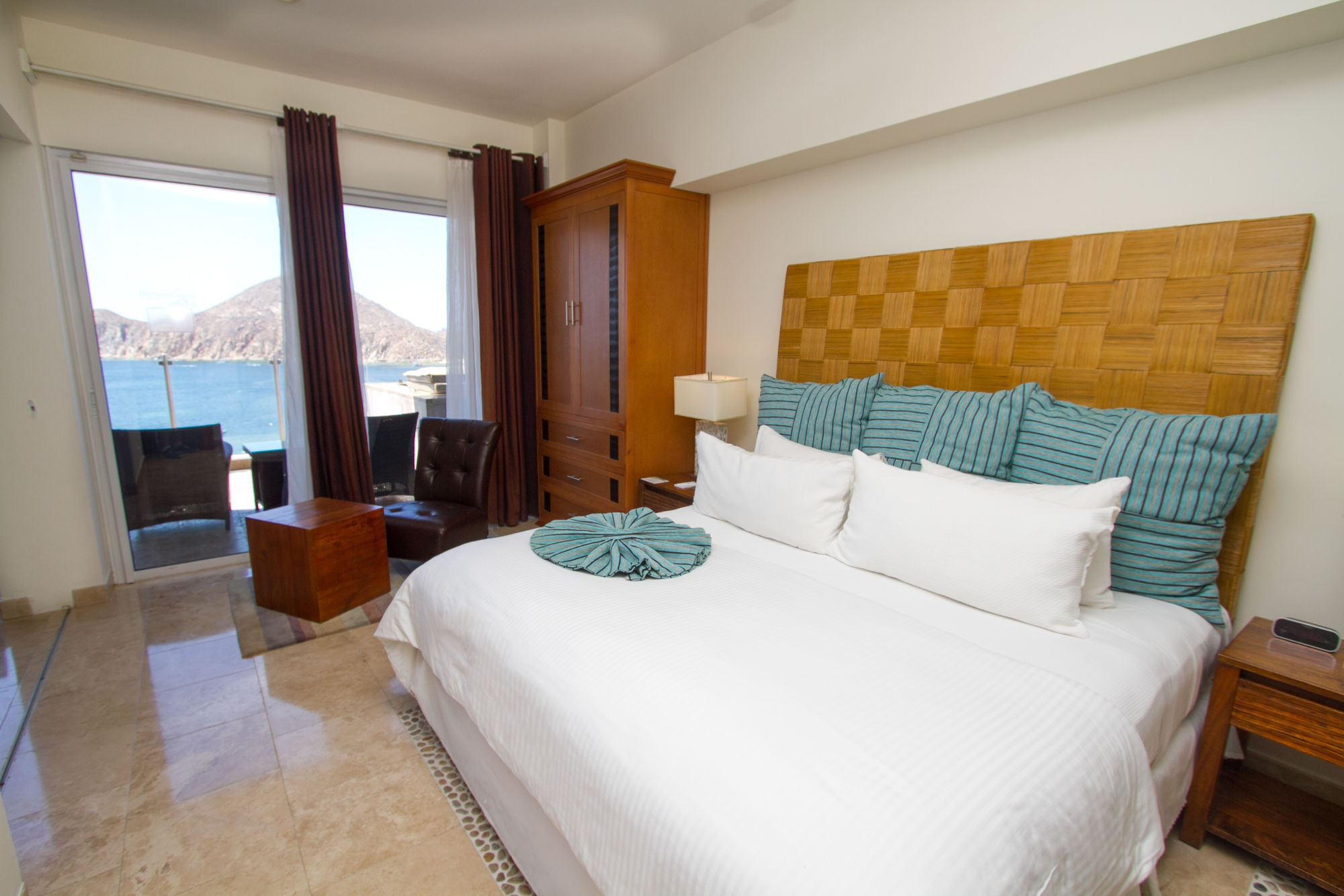 At Cabo And Hotel