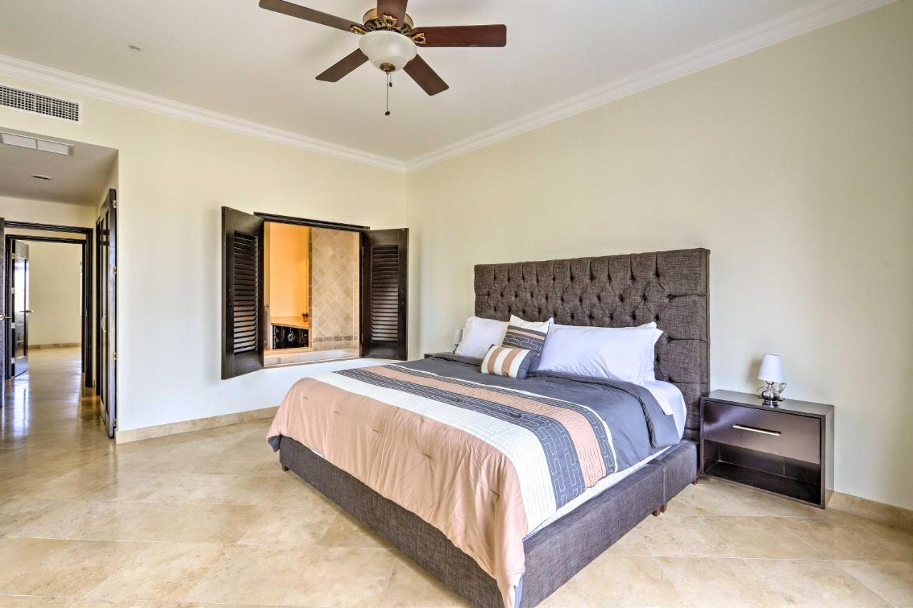Modern With Jetted Tub, Balcony And Ocean View! Apartment