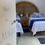 The Blue Flowers Room At Dici Coliving Housing