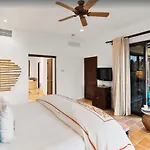 Best Executive-Style Luxury Residence On Property