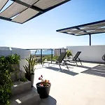 Stunning 2 Bedroom, 2 Bathroom Condo Just A 5 Minute Drive To The Beach