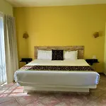 Seven Crown Express & Suites By Kavia
