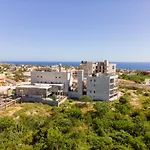 Stunning 2 Bedroom, 2 Bathroom Condo Just A 5 Minute Drive To The Beach