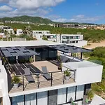 Stunning 2 Bedroom, 2 Bathroom Condo Just A 5 Minute Drive To The Beach