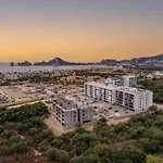 Exquisite Beachside 2 Bedroom Gym & Rooftop Pool
