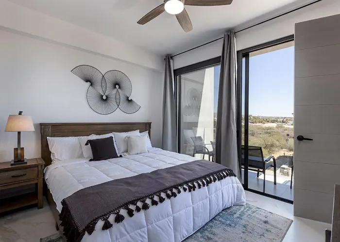 Exquisite Beachside 2 Bedroom Gym & Rooftop Pool