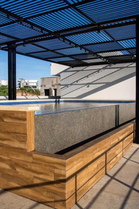 Luxury Rooftop Amazing Pool
