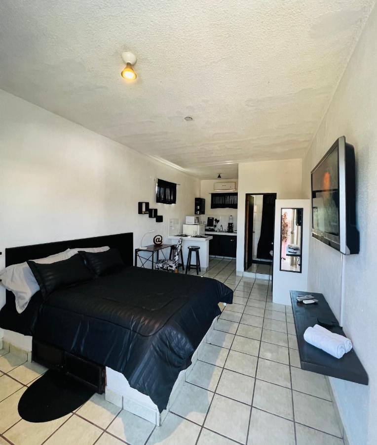 Cozy Black And White Studio Apartamento Cabo San Lucas