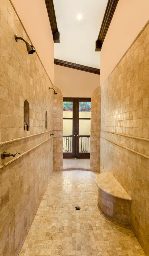 Exquisite With Awesome Views & Staff In Pedregal!