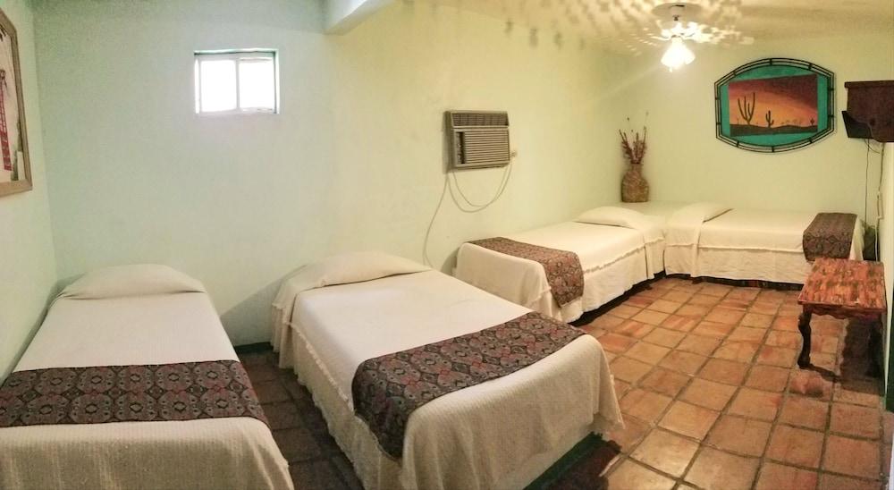 Cabo Hotel 2*