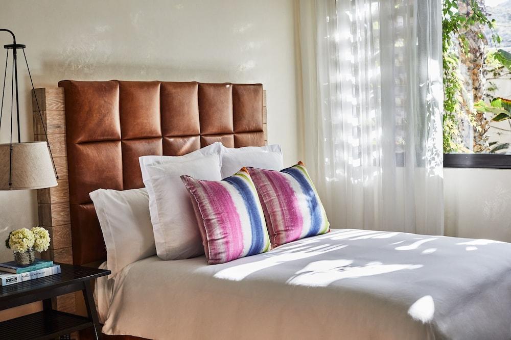 Hotel Chileno Bay & Residences, Collection
