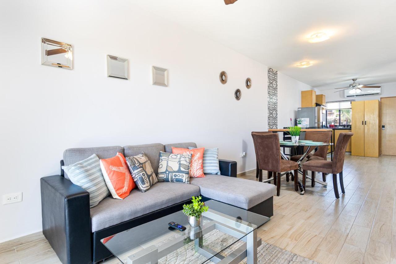 Apartment Stunning 2 Bedroom, 2 Bathroom Just A 5 Minute Drive To The *