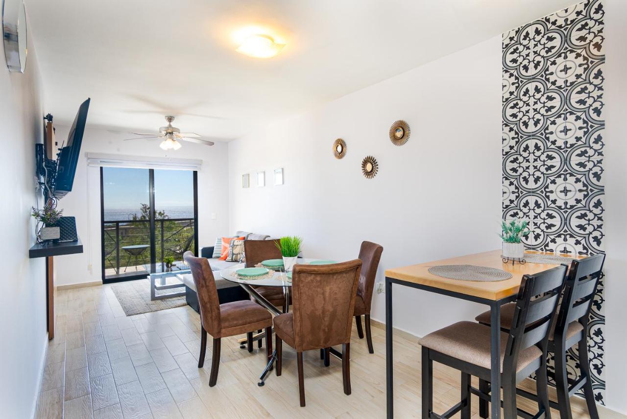 Stunning 2 Bedroom, 2 Bathroom Just A 5 Minute Drive To The *