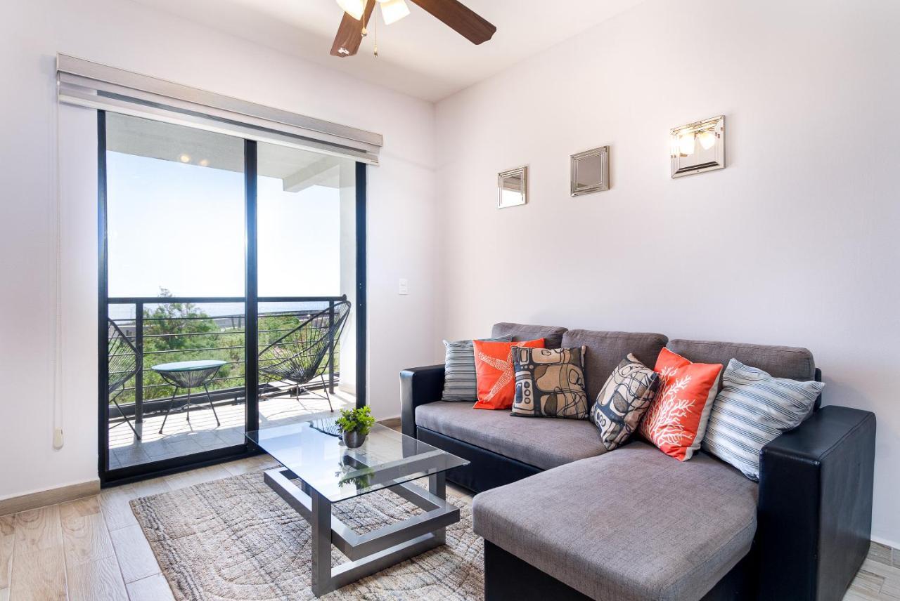 Stunning 2 Bedroom, 2 Bathroom Just A 5 Minute Drive To The Apartment