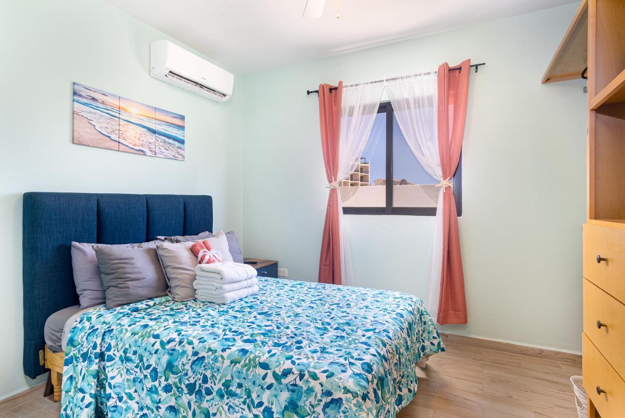 Stunning 2 Bedroom, 2 Bathroom Just A 5 Minute Drive To The Apartment *