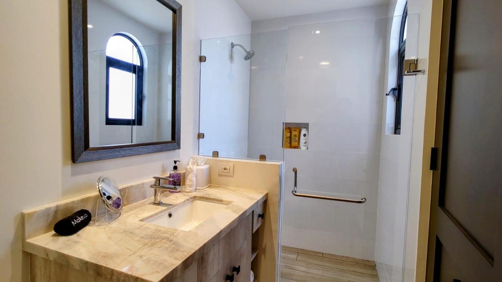 Amazing 2br Pool/jacuzzi/beach/ Resort/10min Cabo *