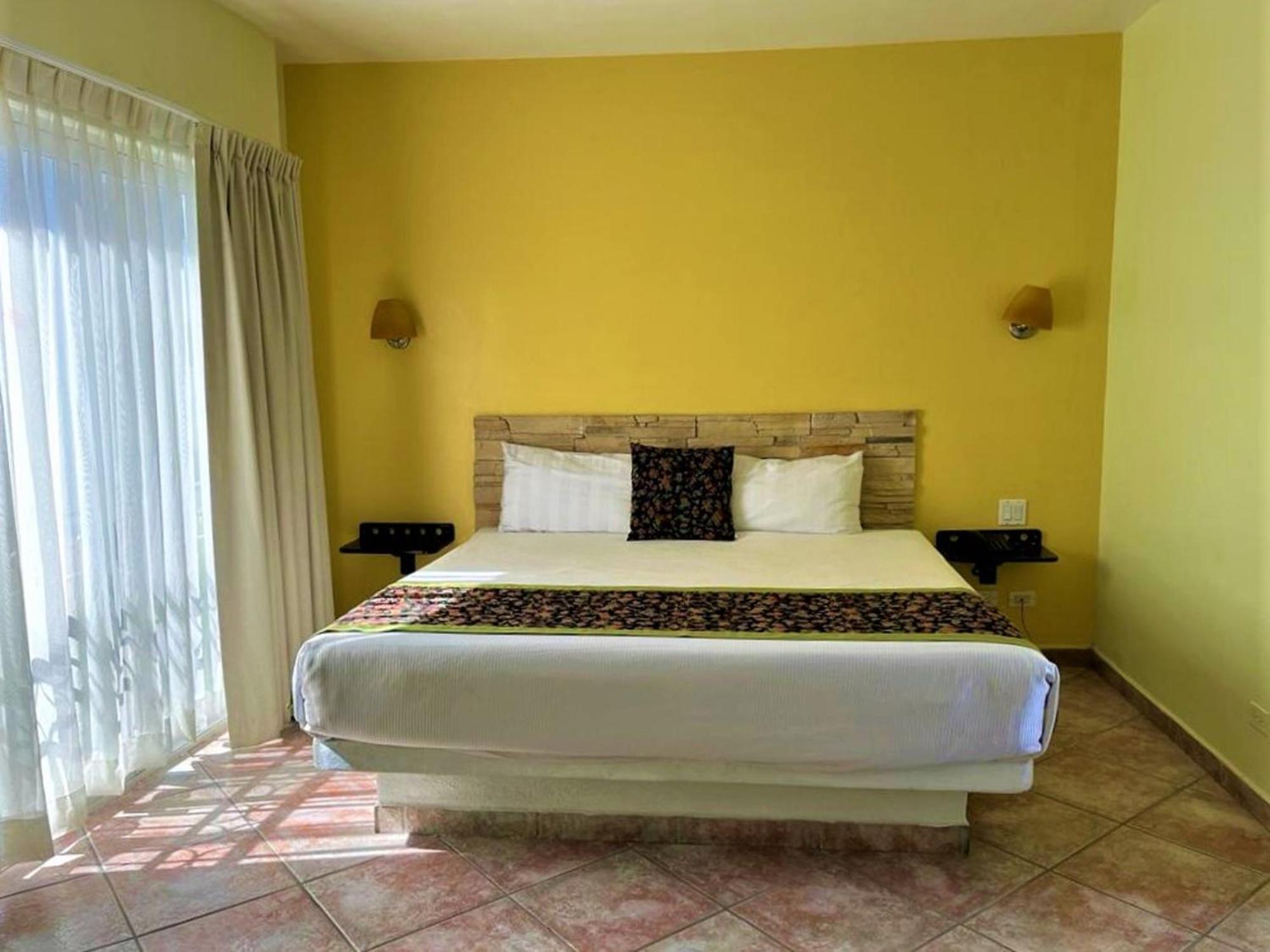 Seven Crown Express & By Kavia Hotel Cabo San Lucas