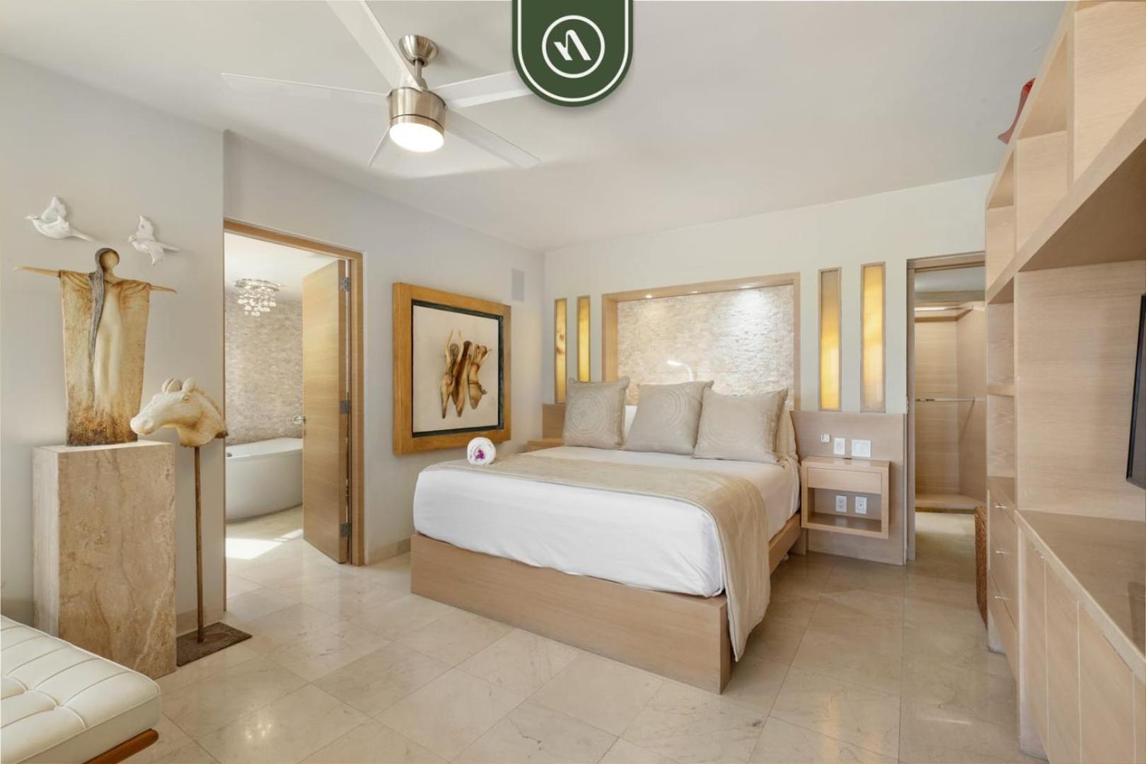 Oceanfront 3 Bedroom Right In Front Of The
