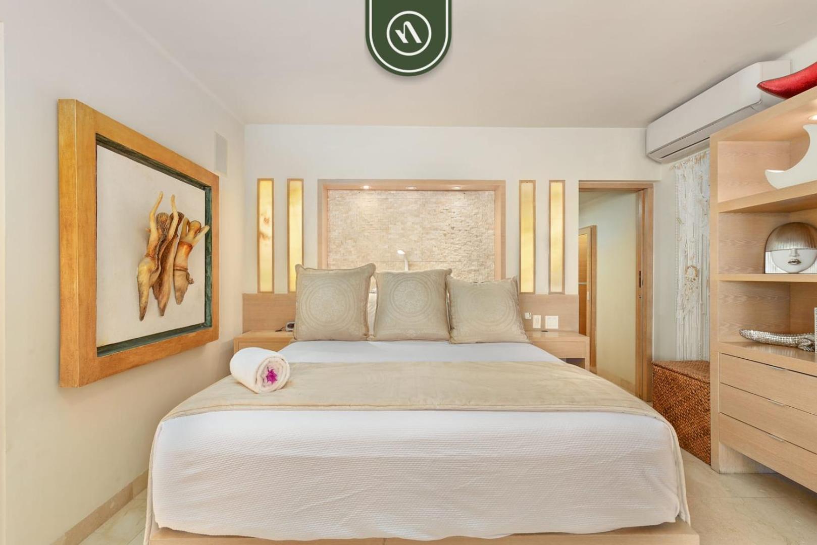 Oceanfront 3 Bedroom Right In Front Of The Apartment Cabo San Lucas