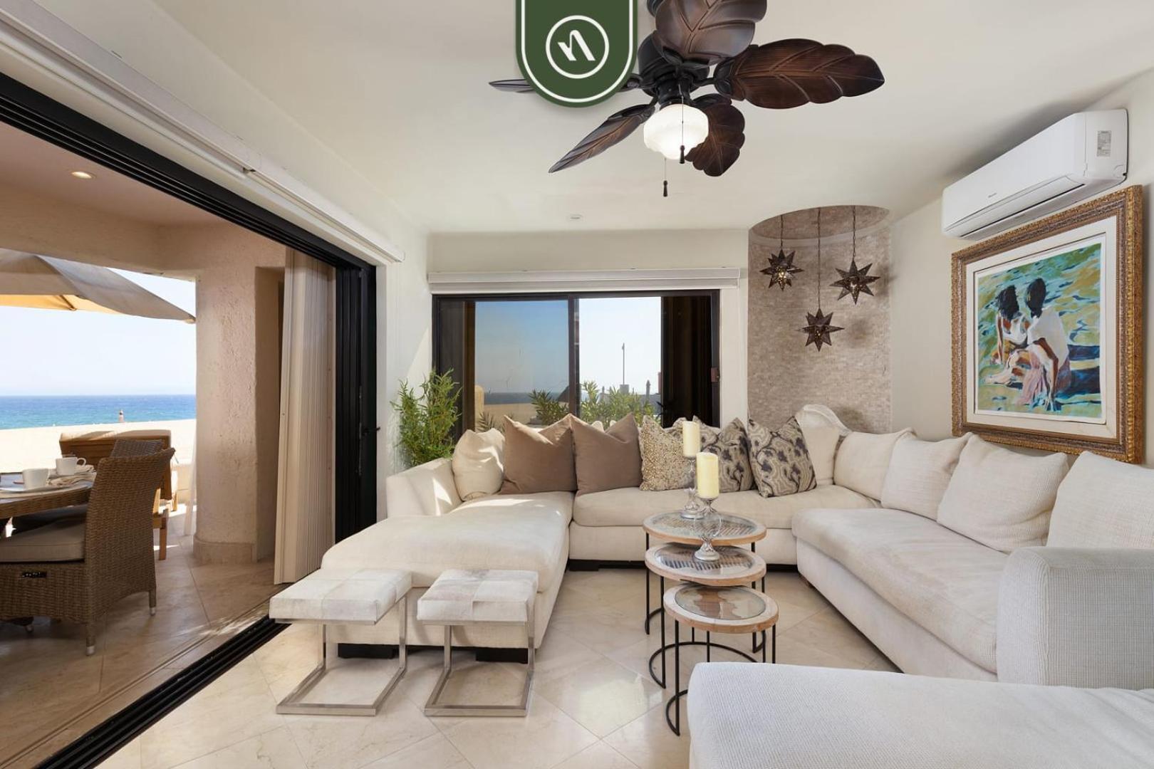 Oceanfront 3 Bedroom Right In Front Of The Cabo San Lucas