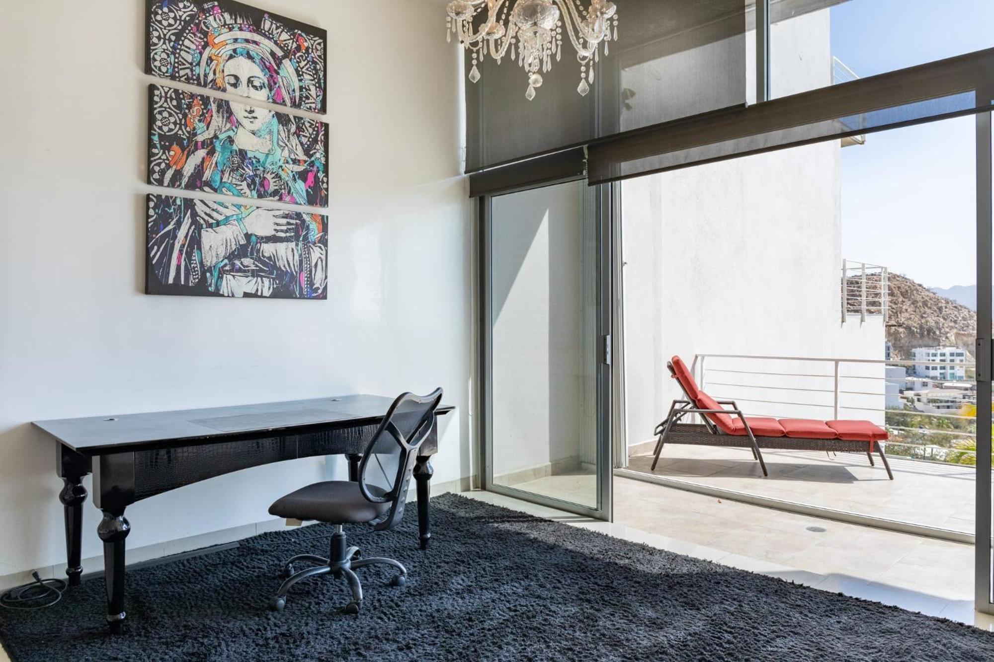 3br Downtown With Amazing Views *