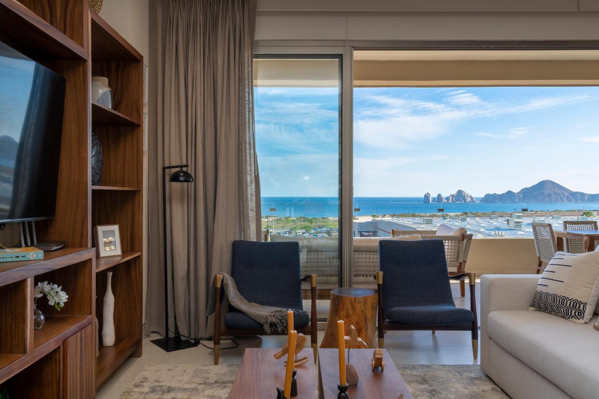 Apartment Luxury With Ocean View, Balcony, And Pool