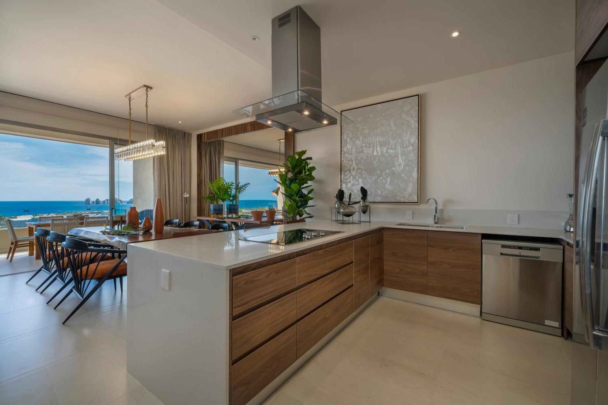 Luxury With Ocean View, Balcony, And Pool Apartment *