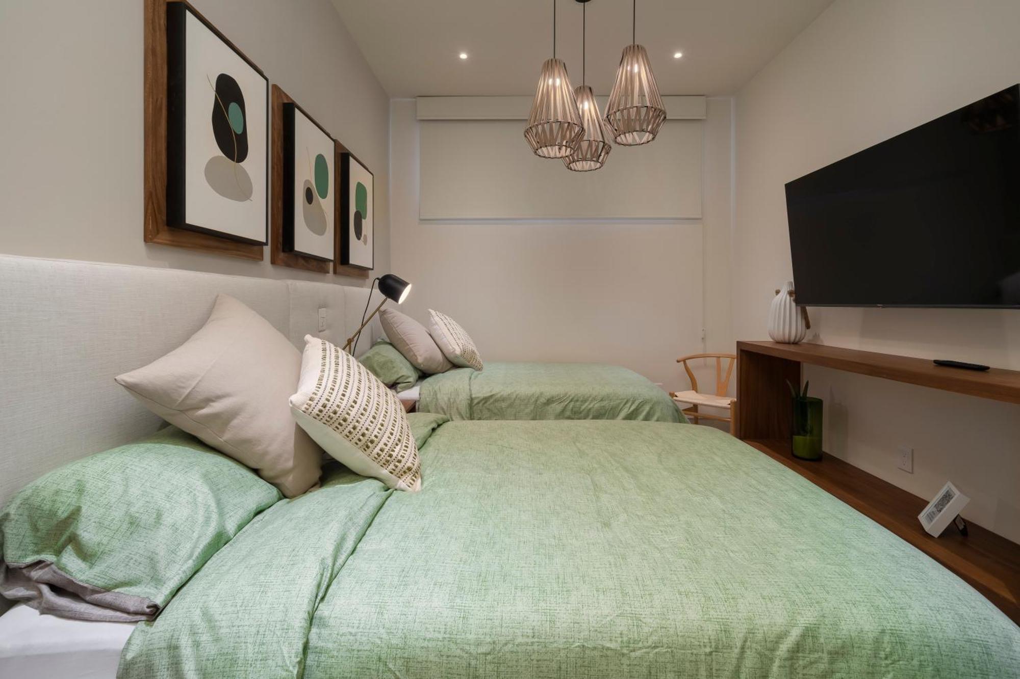 Luxury With Ocean View, Balcony, And Pool Apartment
