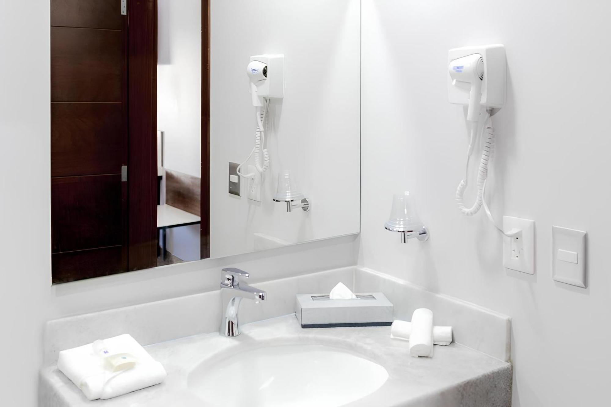 Comfort & Cabos Hotel