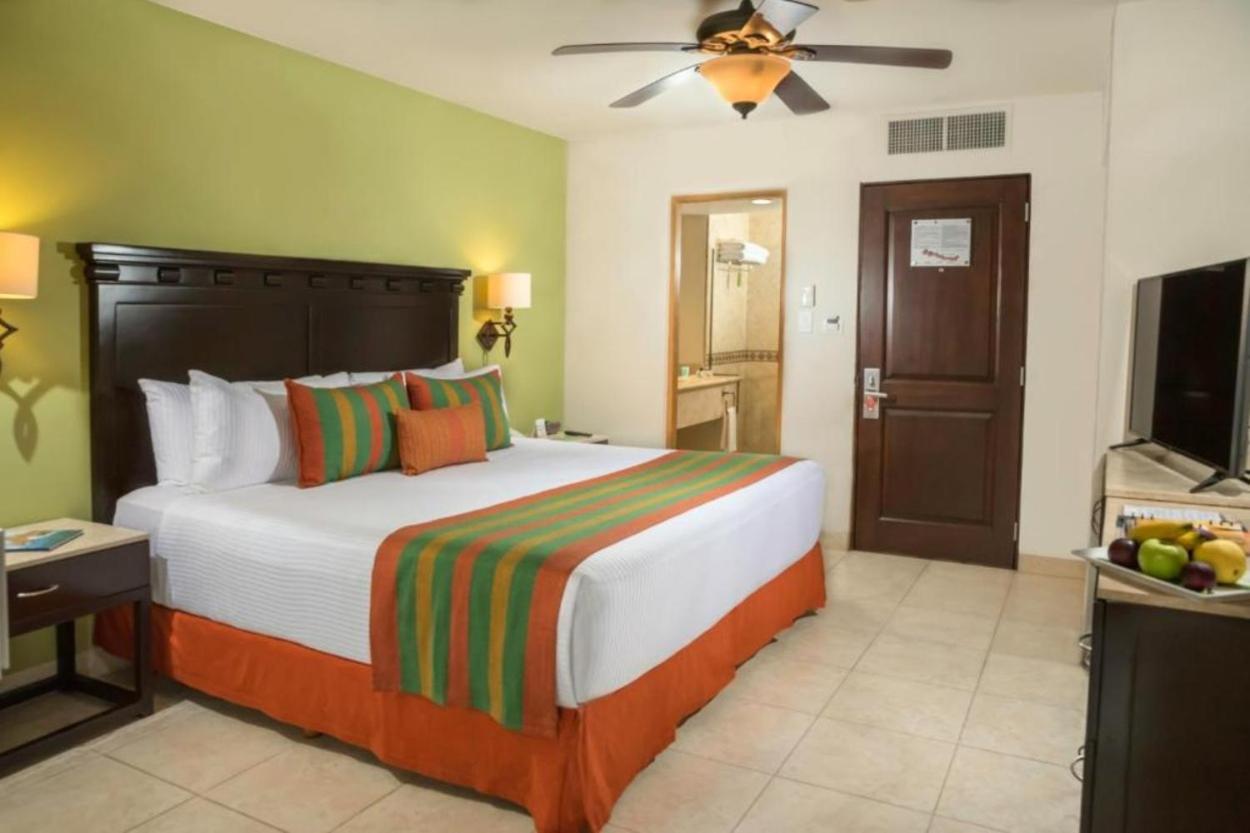 Harbour Junior Cabo San Lucas