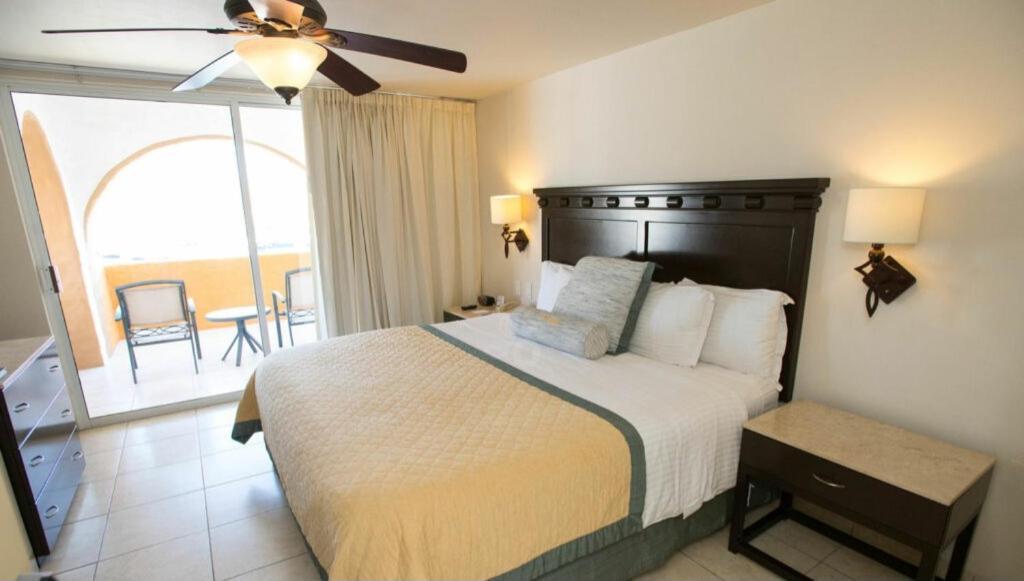 Cabo Junior Hotel