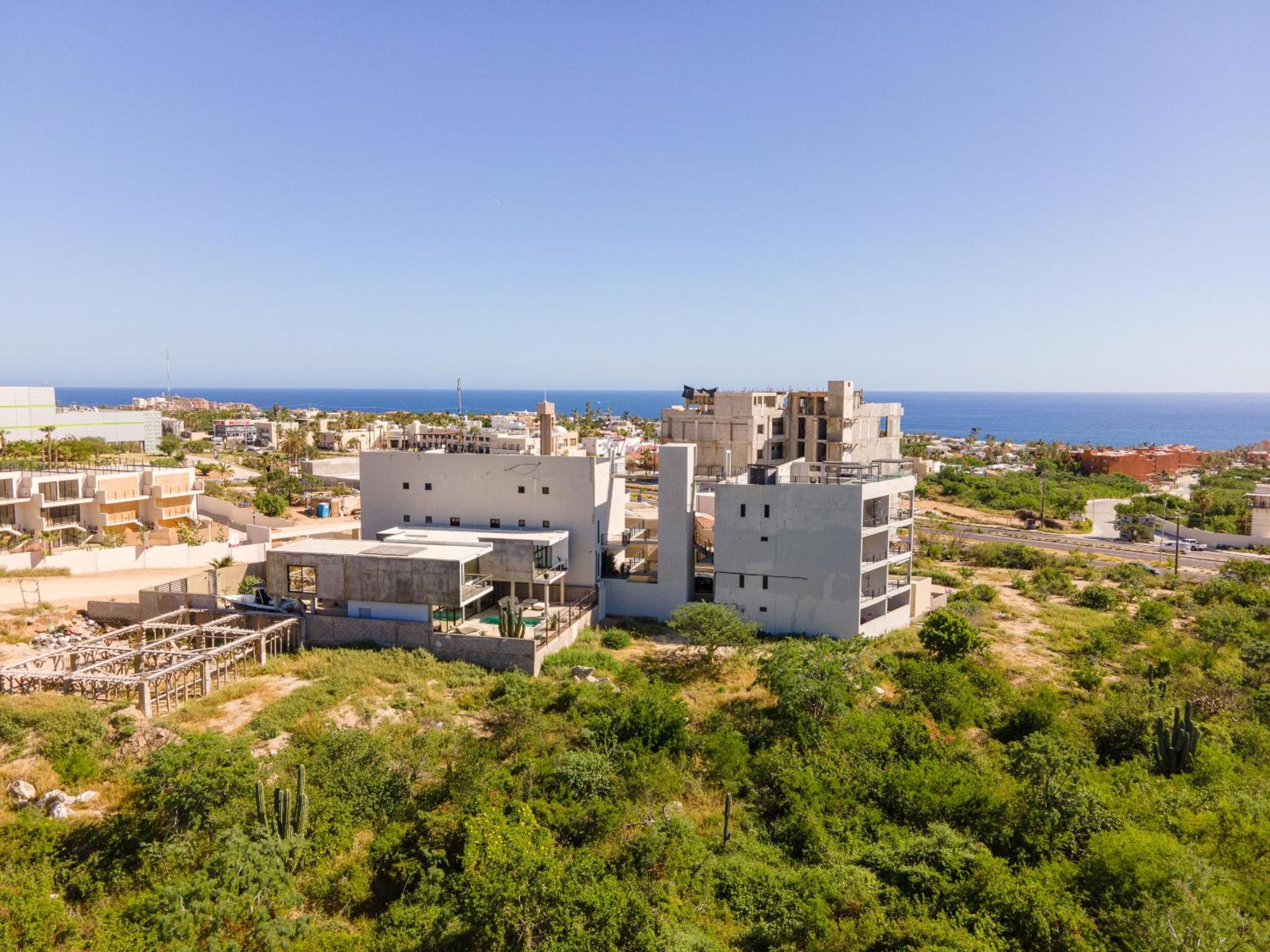 Stunning 2 Bedroom, 2 Bathroom Just A 5 Minute Drive To The