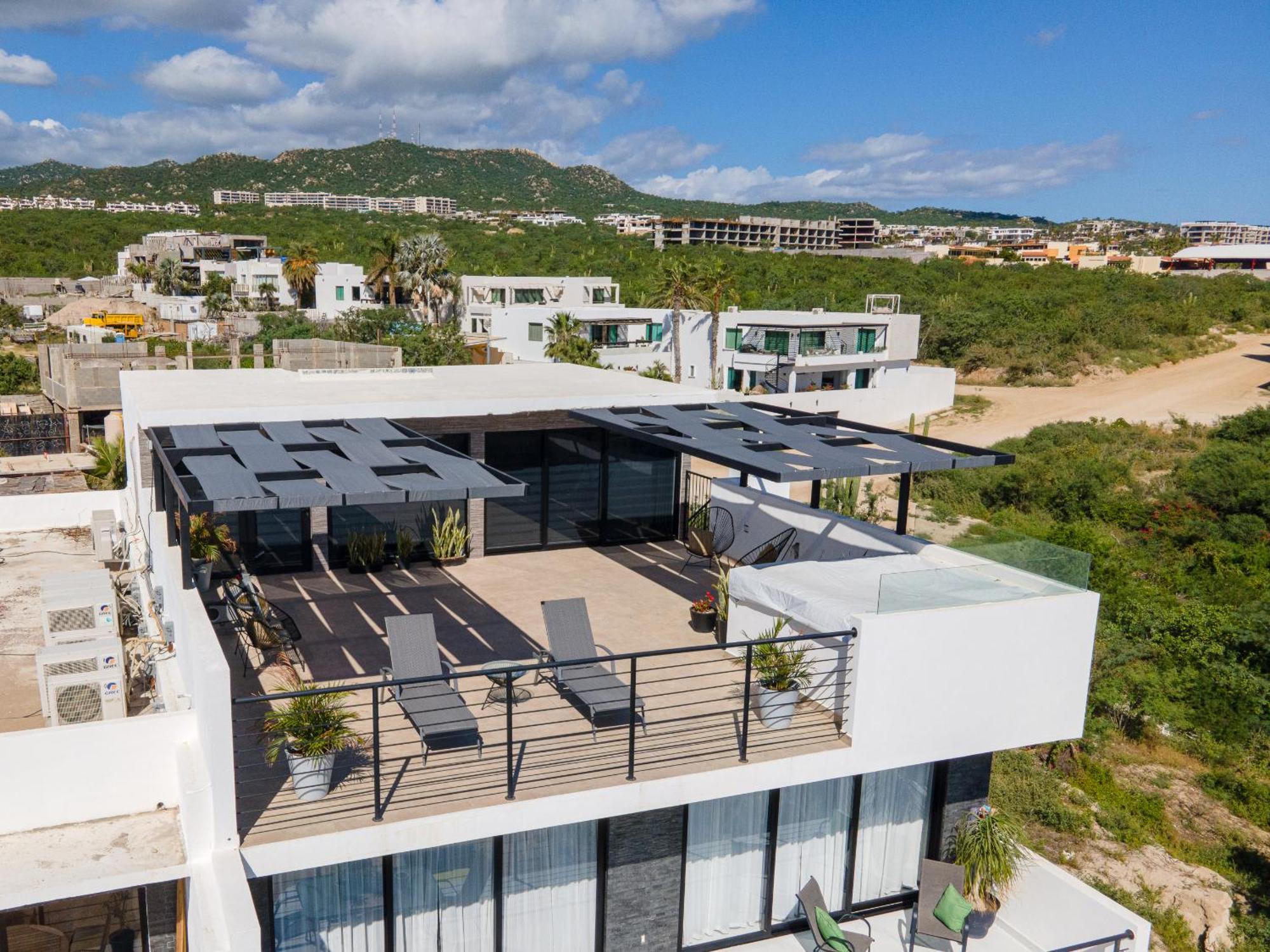 Stunning 2 Bedroom, 2 Bathroom Just A 5 Minute Drive To The Cabo San Lucas