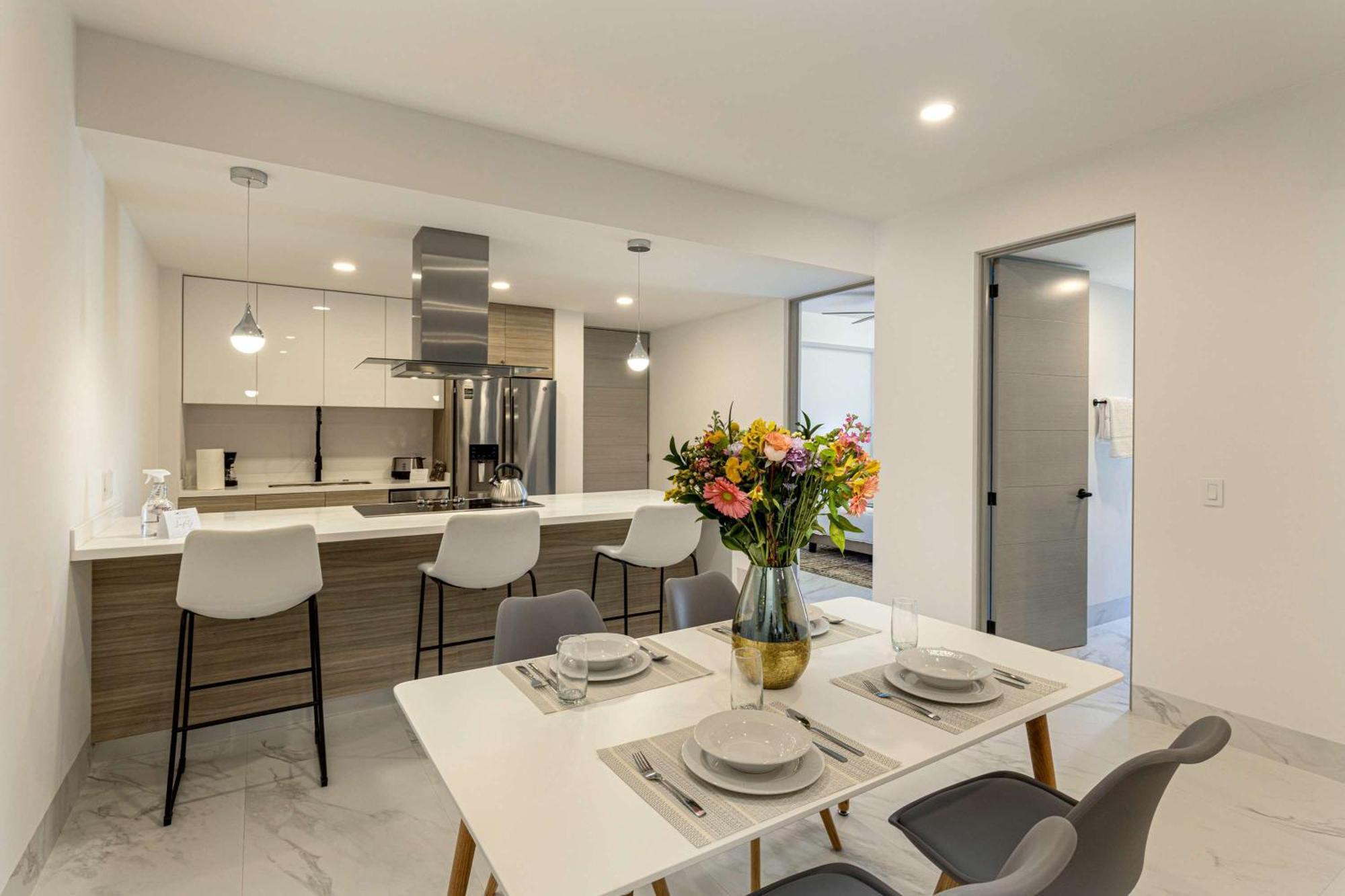 Exquisite Beachside 2 Bedroom Gym & Rooftop Pool * Cabo San Lucas