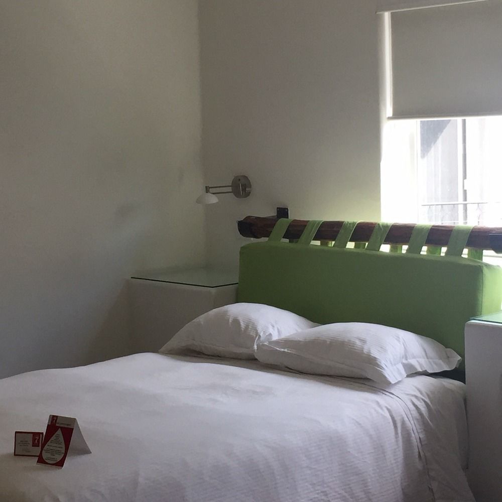 Seven Crown Express & By Kavia Hotel