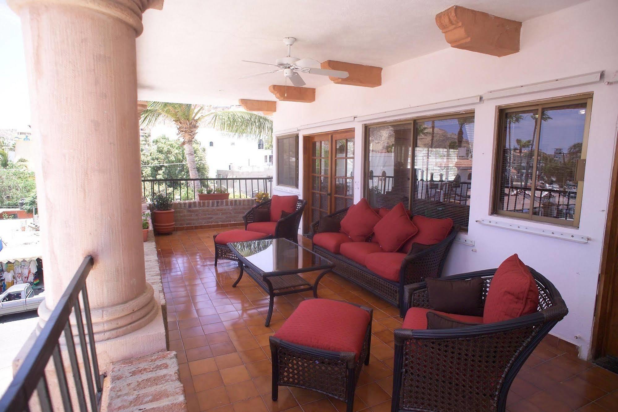 Giggling Marlin Penthouse Hotel 3*