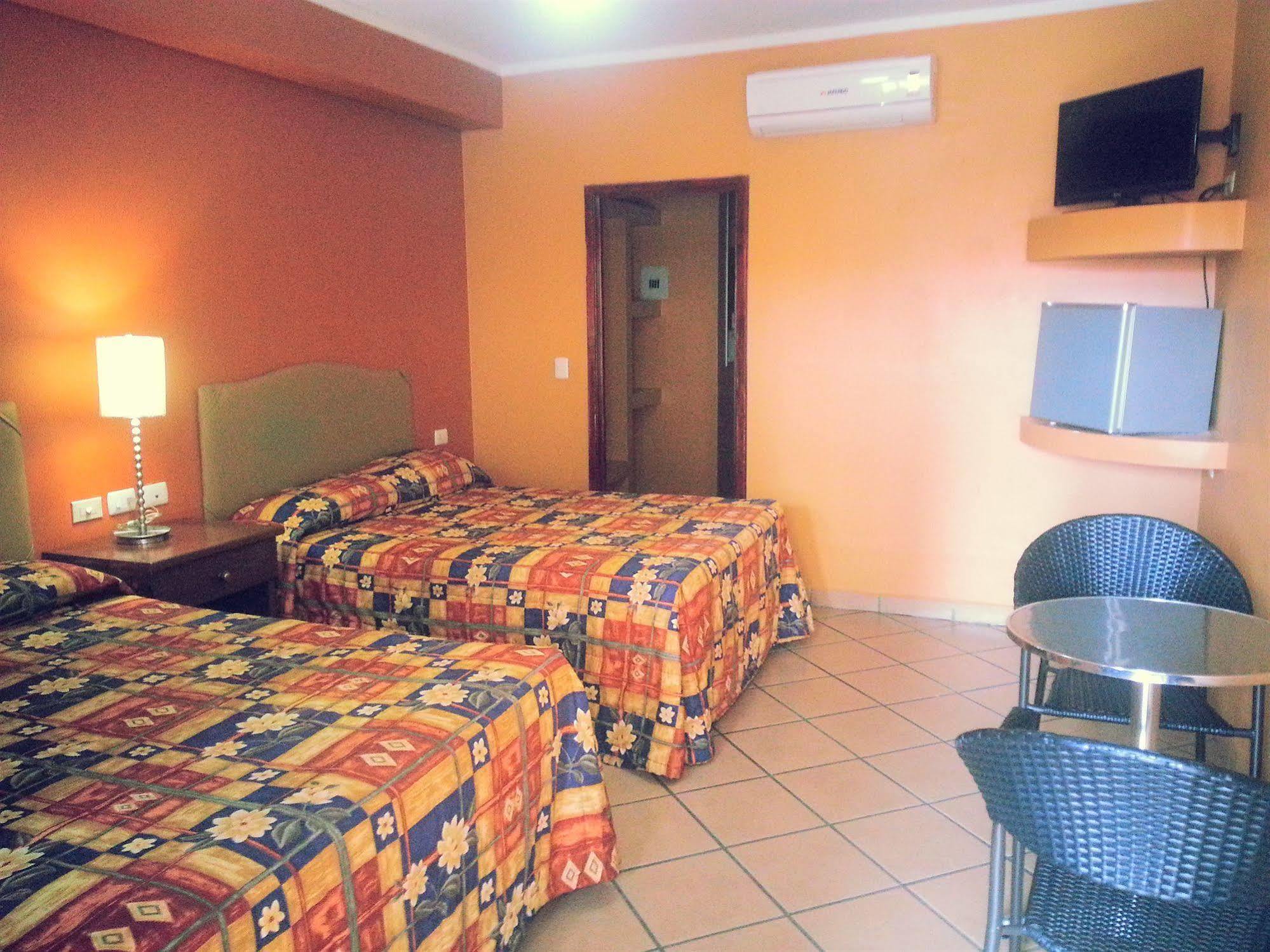 Plaza Arcos Hotel 2*