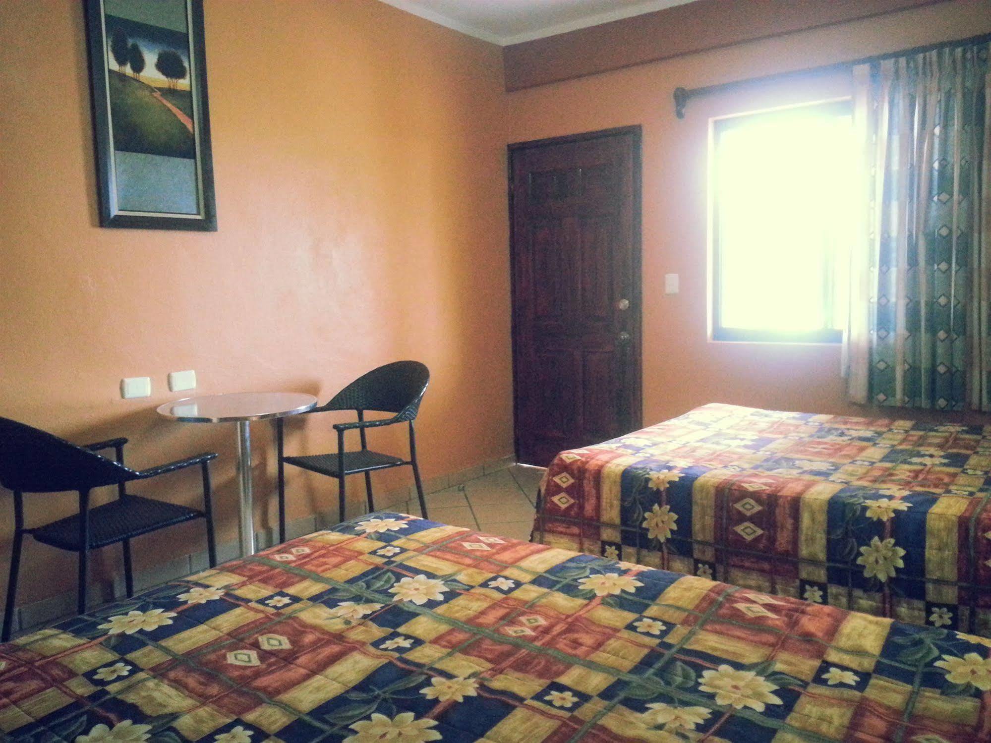 Hotel Plaza Arcos 2*