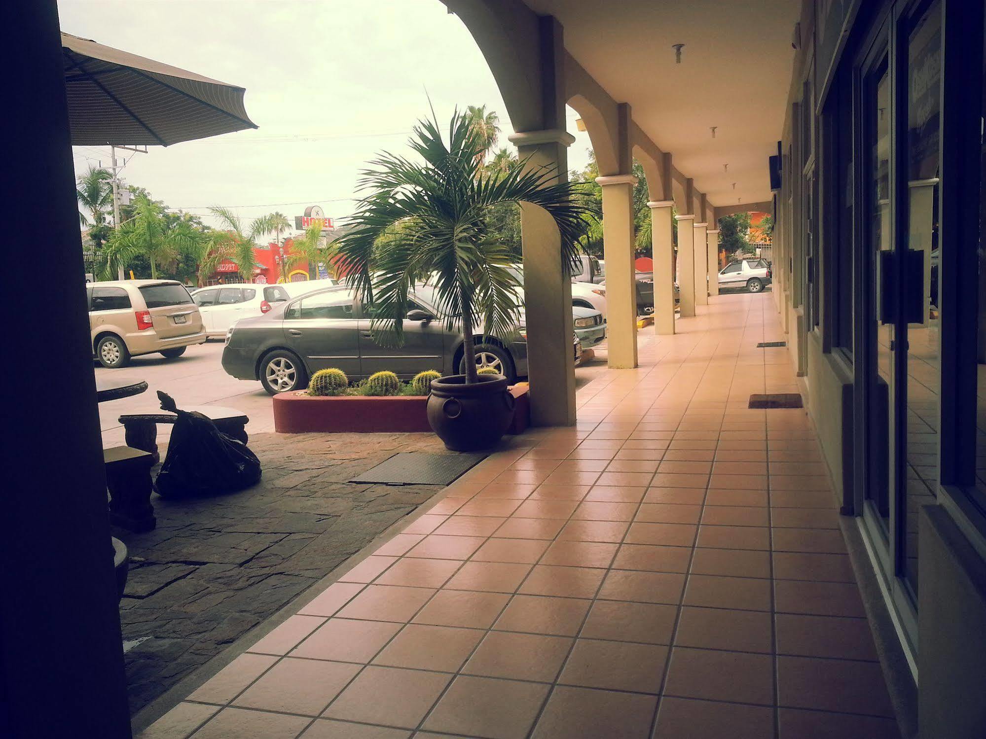 Hotel Plaza Arcos Cabo San Lucas