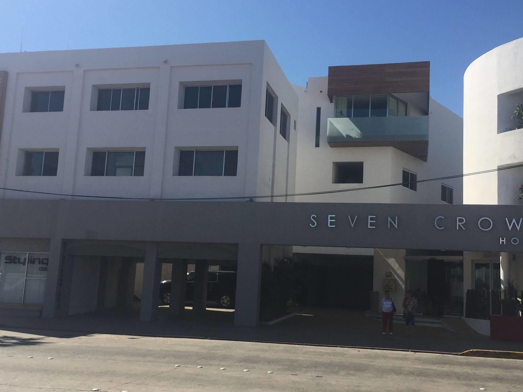 Hotel Seven Crown Express & By Kavia 3*