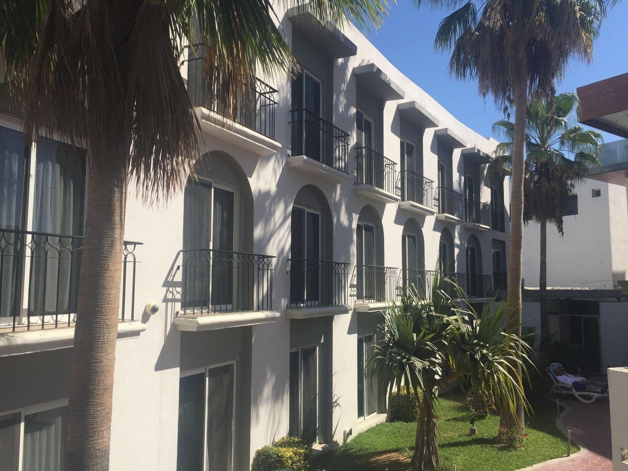 Seven Crown Express & By Kavia Hotel Cabo San Lucas