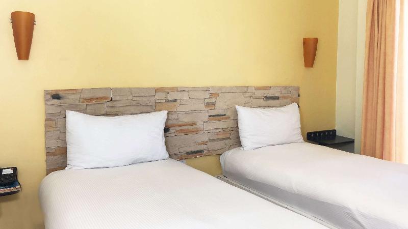 Hotel Seven Crown Express & By Kavia